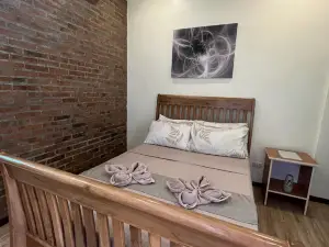 Siaton Plaza Residences Queen Suite + kitchenette