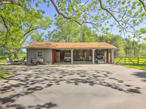 Peaceful Cairo Farmhouse w/ Barn & Fire Pit